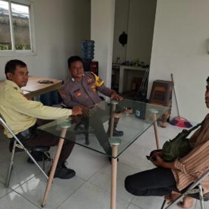 Bripka Suheri DDS ke Warga Desa Talaga, Sosialisasi Layanan 110 Bripka Suheri DDS ke Warga Desa Talaga, Sosialisasi Layanan 110