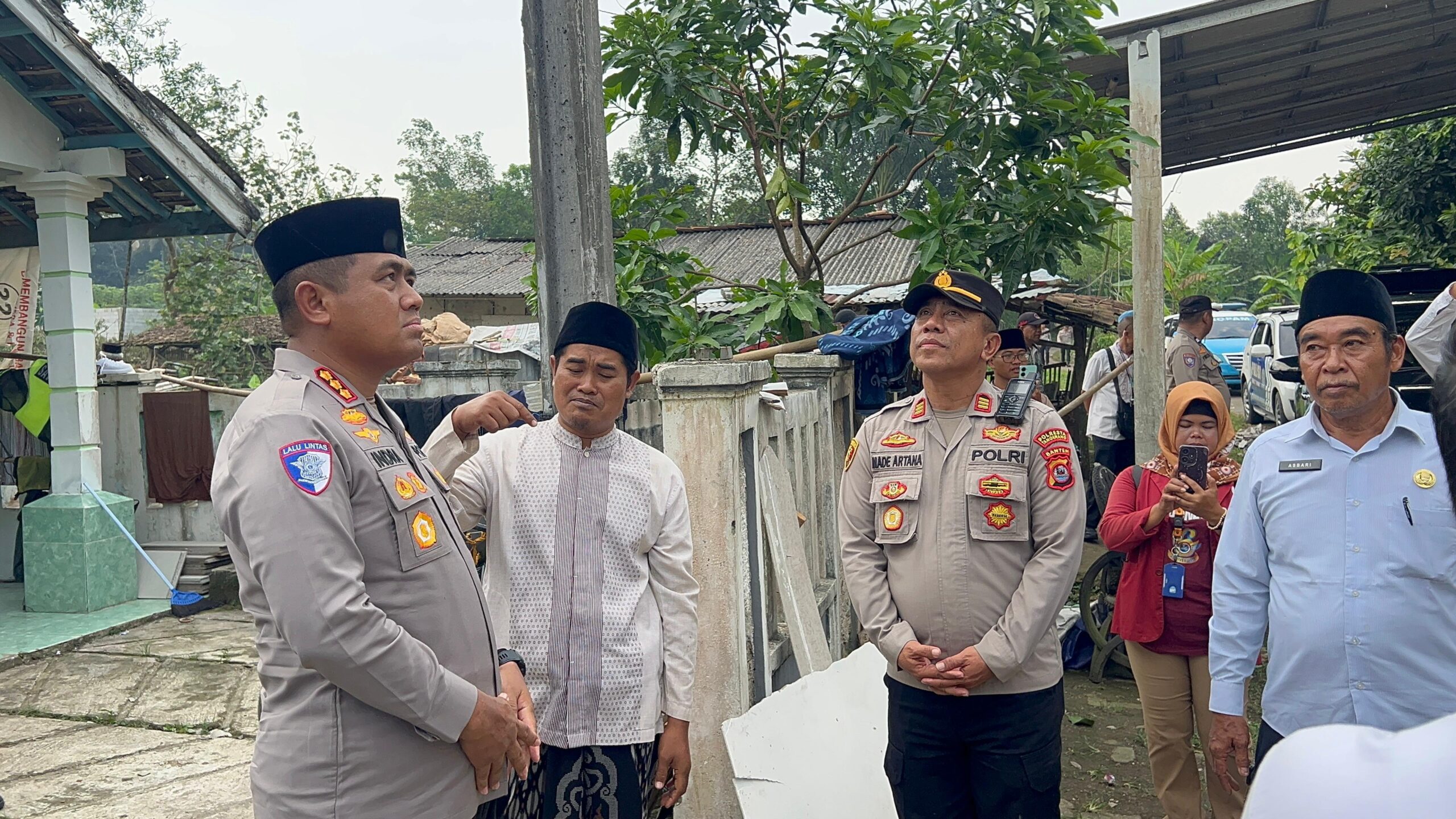 Kapolresta Tangerang Kunjungi Warga Desa Taban Terdampak Angin Puting Beliung