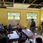 Terbatasnya Guru di Papua Barat, Satgas Yonif 410/Alugoro Bantu Jadi Gadik Terbatasnya Guru di Papua Barat, Satgas Yonif 410/Alugoro Bantu Jadi Gadik