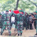 Kasdim 0813 Bojonegoro Pimpin Upacara Pemakaman Jenazah Babinsa Koramil Ngraho Kasdim 0813 Bojonegoro Pimpin Upacara Pemakaman Jenazah Babinsa Koramil Ngraho