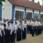 Kapolsek Cikupa Jadi Irup Upacara Bendera di SMPN 2 Cikupa, Sampaikan Pesan Kamtibmas Kapolsek Cikupa Jadi Irup Upacara Bendera di SMPN 2 Cikupa, Sampaikan Pesan Kamtibmas