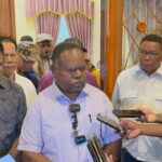 Gubernur Elisa Kambu Tegaskan Proses Hukum dan Damai di Tengah Kerusuhan Sorong Gubernur Elisa Kambu Tegaskan Proses Hukum dan Damai di Tengah Kerusuhan Sorong