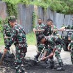 Kodim 1802/Sorong Bersihkan Jalan dan Jaga Kondusifitas Saat Pasca Pemindahan Tahanan Kodim 1802/Sorong Bersihkan Jalan dan Jaga Kondusifitas Saat Pasca Pemindahan Tahanan