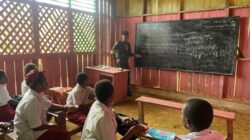 Tanamkan Jiwa Nasionalisme dan Patriotisme, Satgas Yonif 126/KC Mengajar di SD Inpres Ican