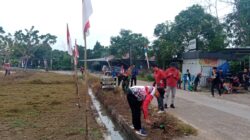 Ciptakan Lingkungan Bersih Dan Sehat, Babinsa Bersama Warga Kompak Gotong Royong