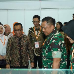 Menteri PMK Kunjungi Stand Zeni TNI Angkatan Darat di Pameran EDRR TA 2025 Menteri PMK Kunjungi Stand Zeni TNI Angkatan Darat di Pameran EDRR TA 2025