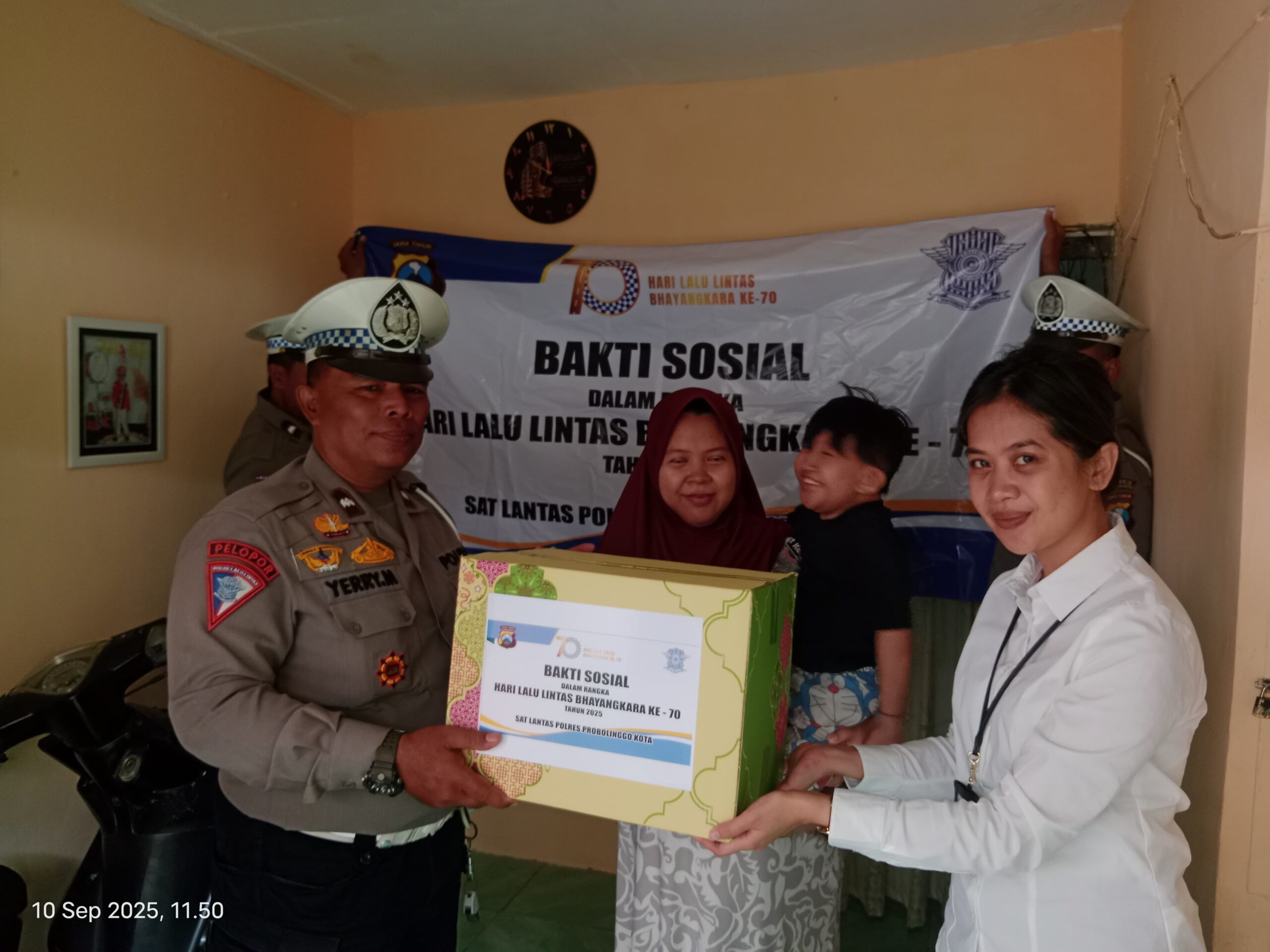 Ratusan Paket Sembako Dibagikan Polres Probolinggo Kota di Hari Lalu Lintas