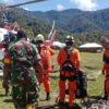 Personel Kodim 1710/Mimika Bersama Tim Gabungan Evakuasi Korban Kecelakaan Helikopter PK-IWS Milik PT. Intan Angkasa Personel Kodim 1710/Mimika Bersama Tim Gabungan Evakuasi Korban Kecelakaan Helikopter PK-IWS Milik PT. Intan Angkasa
