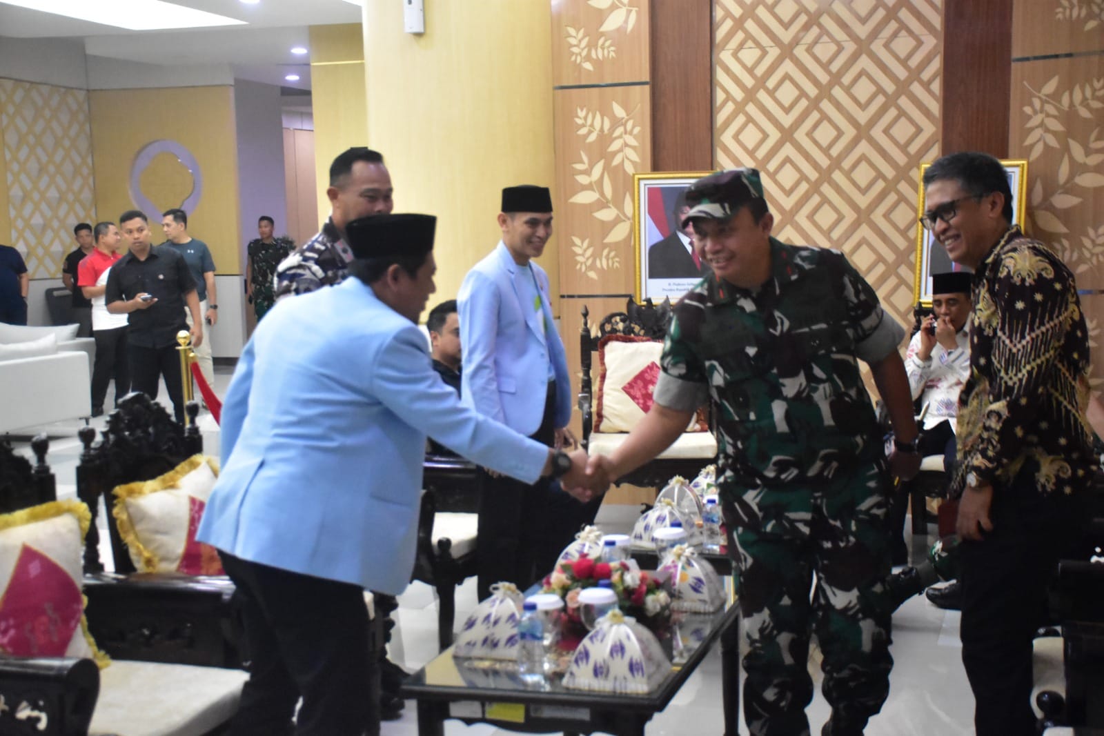 Danrem 132/Tadulako Hadiri Penyambutan Ketua DPD RI di Bandara SIS Al-Jufri Palu