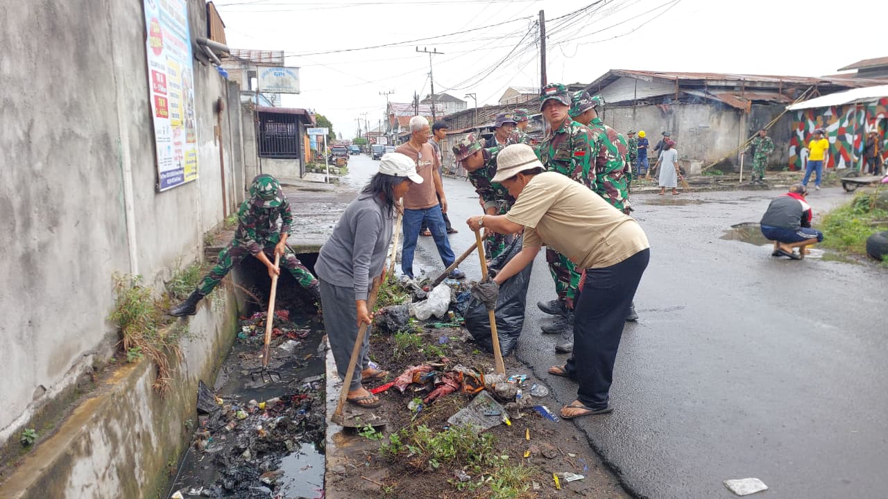Yonif 125/Simbisa Gelar Karya Bakti Bersama Masyarakat Kelurahan Padang Mas