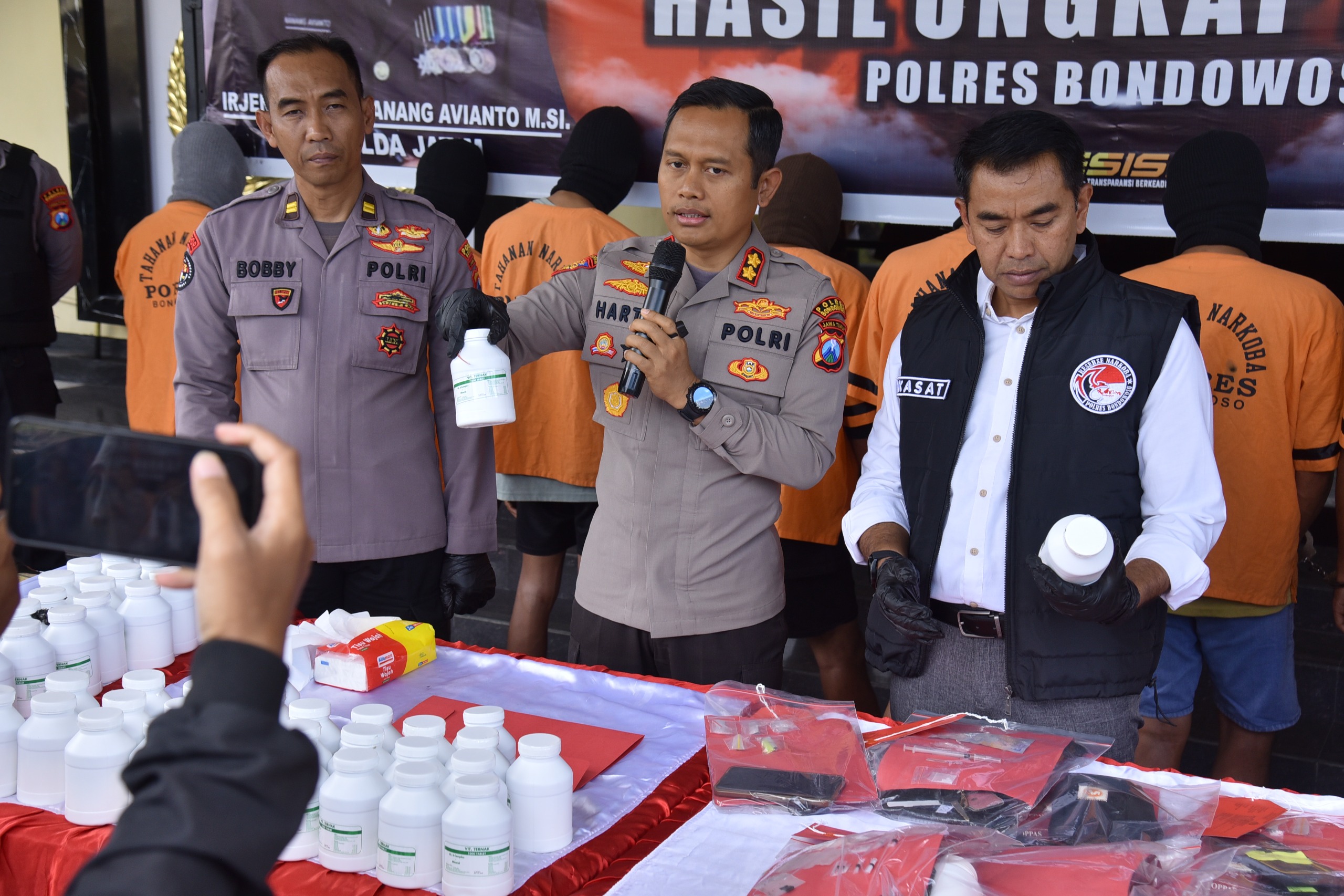 Operasi Tumpas Narkoba Semeru 2025, Polres Bondowoso Amankan 11 Tersangka Sita 10,93 Gram Sabu dan 241 Ribu Butir Okerbaya*