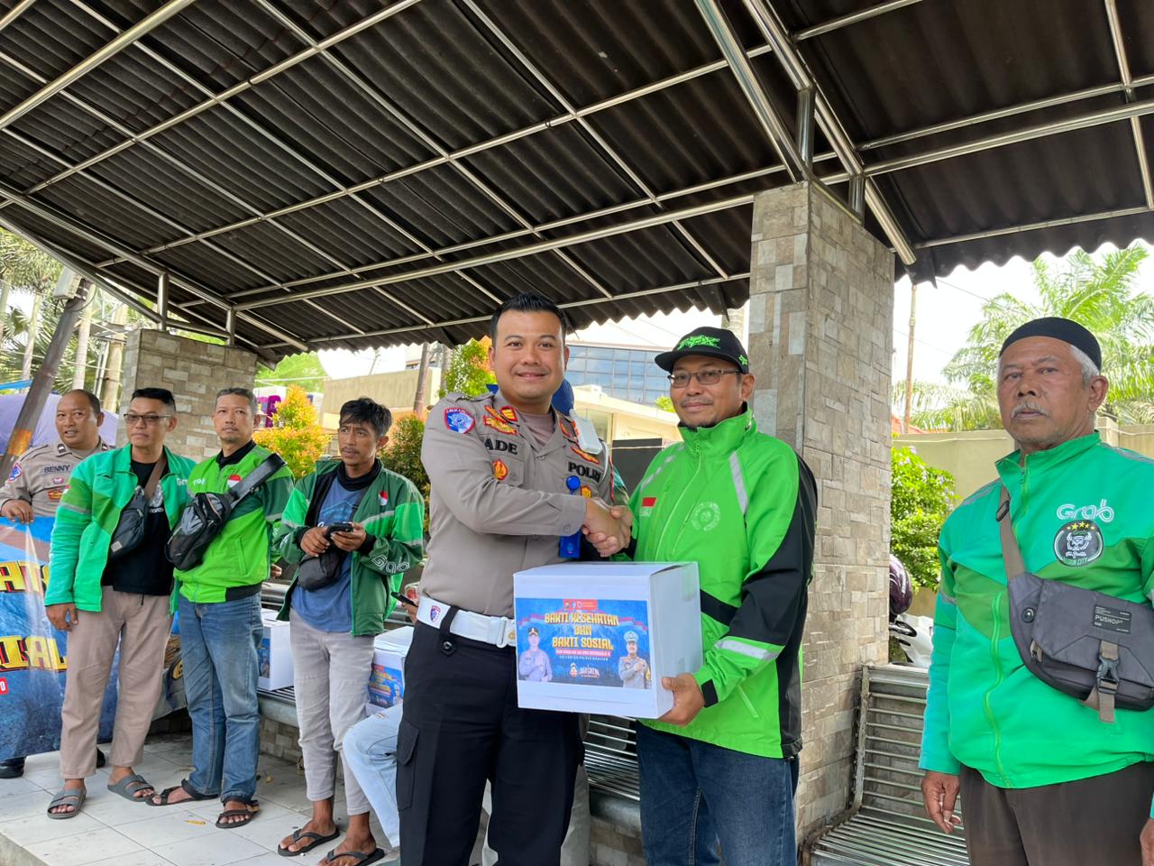 Peduli dan Menginspirasi, Sat Lantas Polres Magetan Rayakan HUT Lantas Bersama Ojol