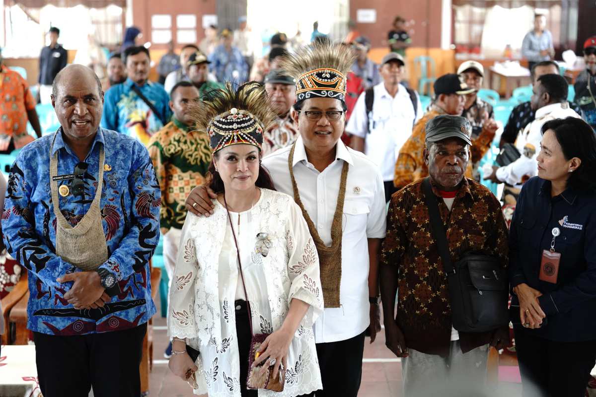 Viva Yoga Apresiasi Yunus Mansim, Kepala Suku Menghibahkan Tanah Untuk Kawasan Transmigrasi*  