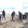 Jelang HUT TNI ke-80, TNI-Polri dan Warga Gelar Aksi Bersih Pantai Blado Trenggalek Jelang HUT TNI ke-80, TNI-Polri dan Warga Gelar Aksi Bersih Pantai Blado Trenggalek
