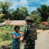 Satgas Pamtas Yonif 763/SBA Pos Joshiro Gelar Pembagian Sembako di Kampung Hamaran Satgas Pamtas Yonif 763/SBA Pos Joshiro Gelar Pembagian Sembako di Kampung Hamaran