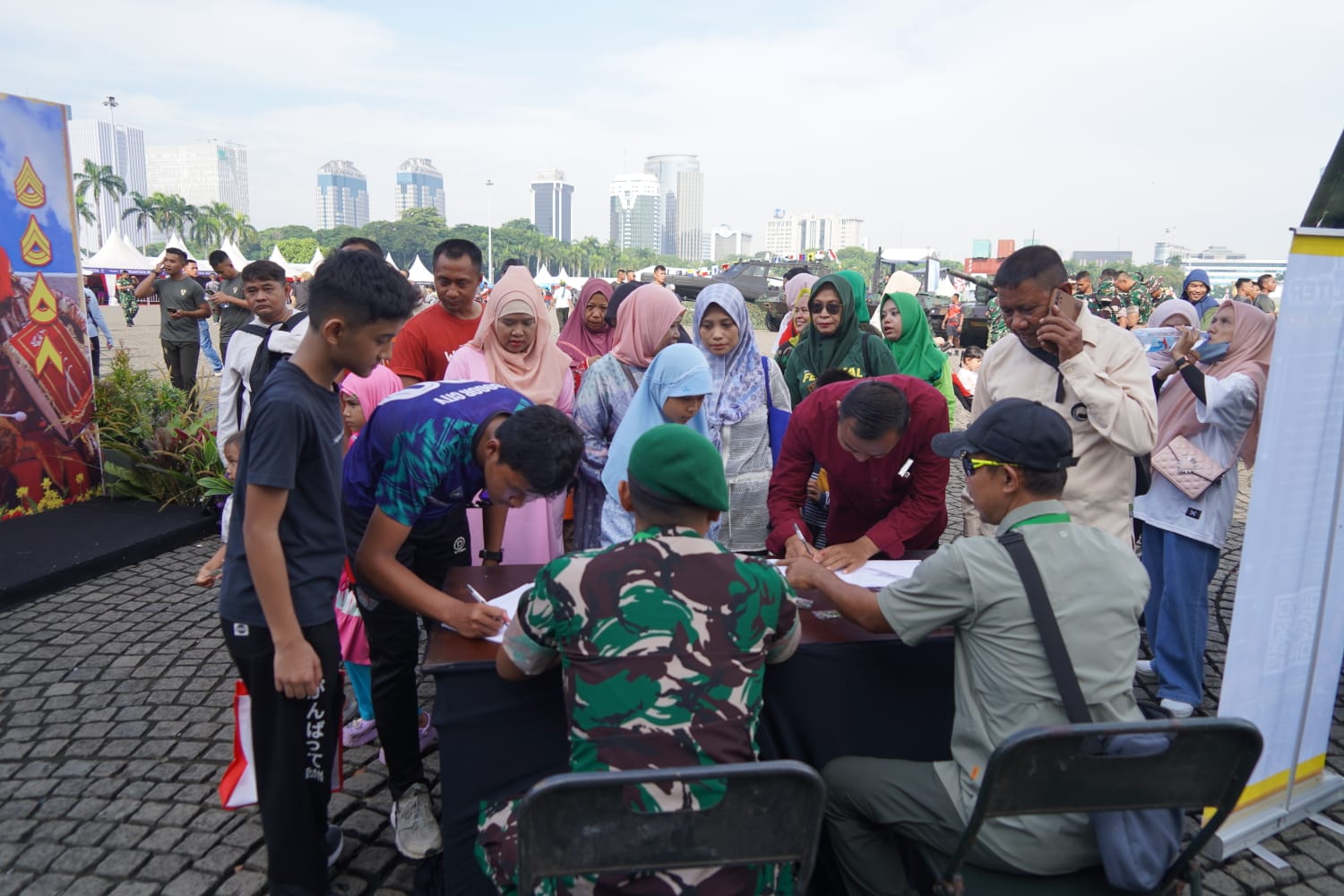 Akmil Tampil dalam TNI AD Fair 2025 di Monas