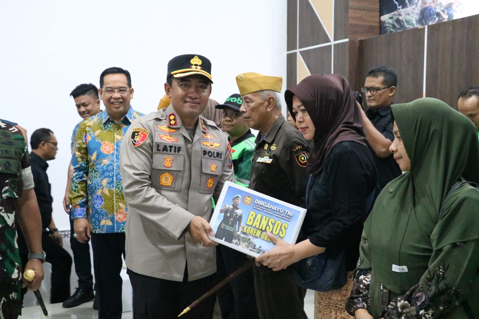 HUT ke-80 TNI, Ratusan Personel TNI-Polri dan Warga Probolinggo Donorkan Darah
