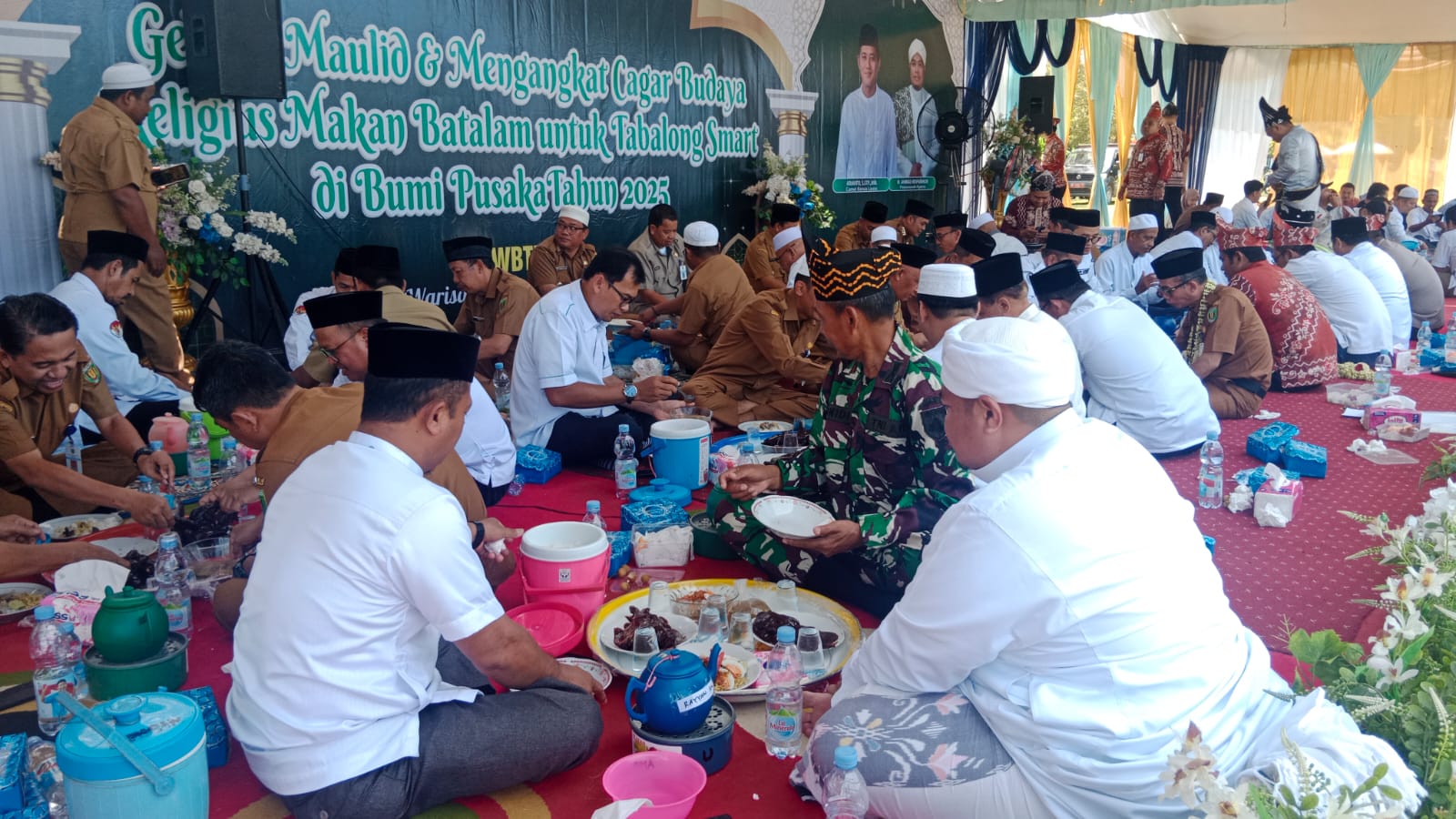 Sinergi TNI dan Masyarakat Tercermin dalam Kegiatan Religius Makan Batalam di Banua Lawas
