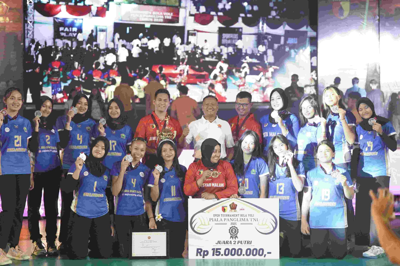 Danrem 083/Bdj Kolonel Inf Kohir Hadiri Penutupan Piala Panglima TNI 2025, Bangga Prestasi Tim Rumkitban Malang