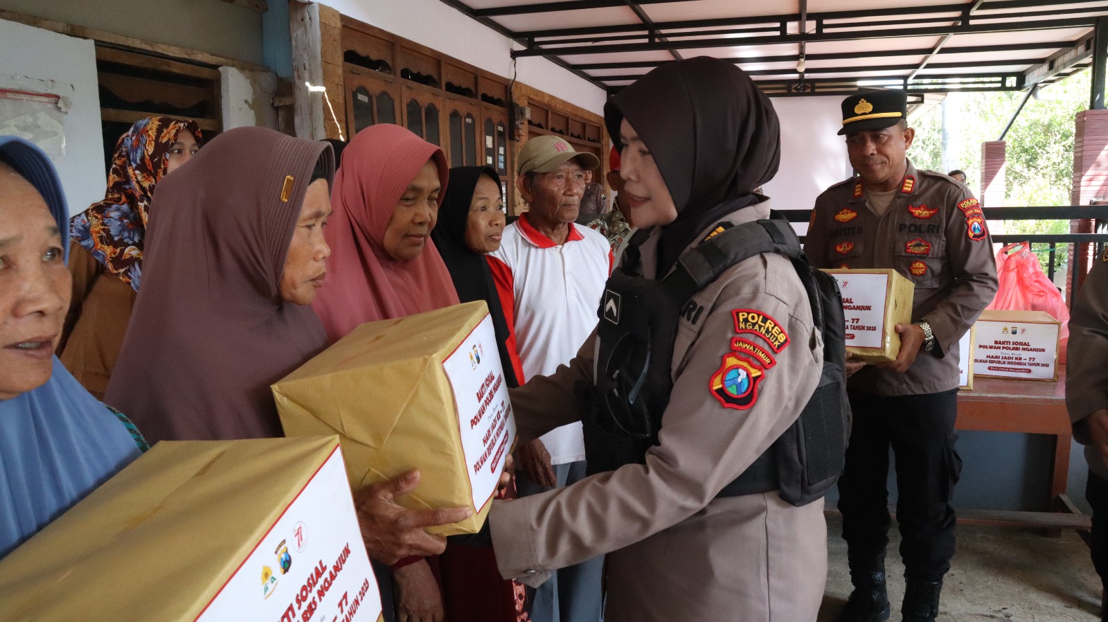 Polwan Polres Nganjuk Rayakan Hari Jadi ke-77 dengan Bansos 80 Paket Sembako