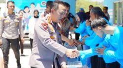 Kapolri Berikan Bansos dan Salurkan Bahan Pangan Murah di Semarang