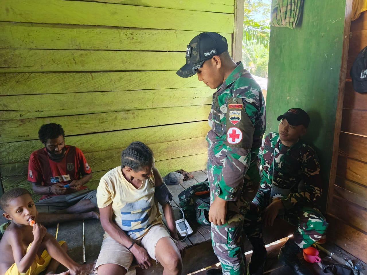 Satgas Yonif 131/Brajasakti Gelar Pelayanan Kesehatan dan Sambangi Warga di Kampung Yetti* Satgas Yonif 131/Brajasakti Gelar Pelayanan Kesehatan dan Sambangi Warga di Kampung Yetti*