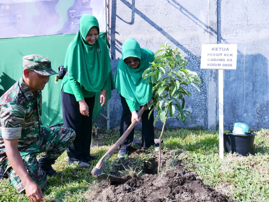 Gowes Dan Penanaman Pohon Warnai Peringatan HUT TNI Ke 80 Di Blitar