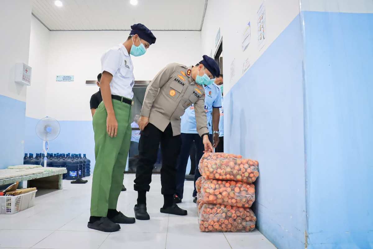 Jaga Kualitas MBG, Kapolres Bojonegoro Tekankan Food Security di SPPG Yayasan Kemala Bhayangkari* Jaga Kualitas MBG, Kapolres Bojonegoro Tekankan Food Security di SPPG Yayasan Kemala Bhayangkari*