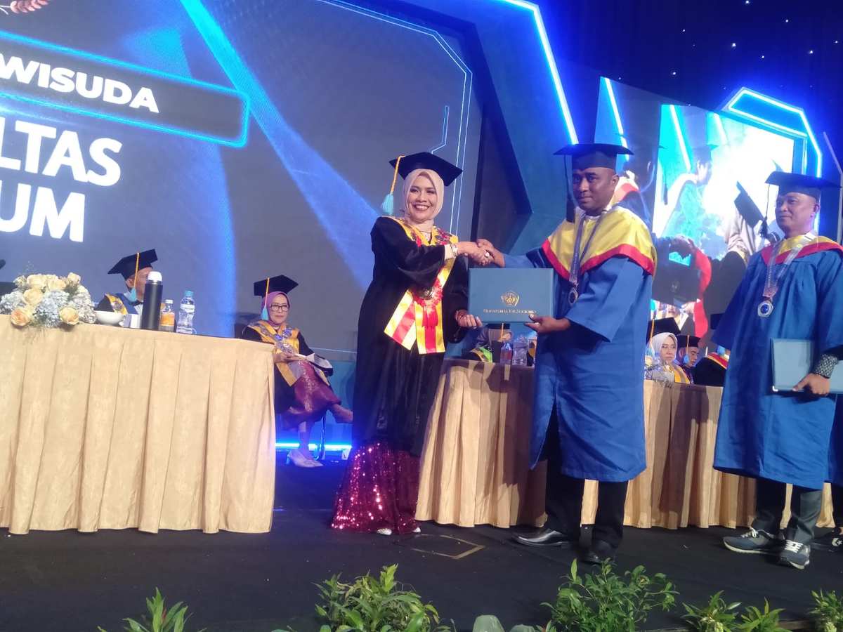 Semarak Universitas Dr.Soetomo Menggelar Prosesi Wisuda Semester Genap Tahun Akademik 2024/2025 "Beyond The Limit For Bright Future".