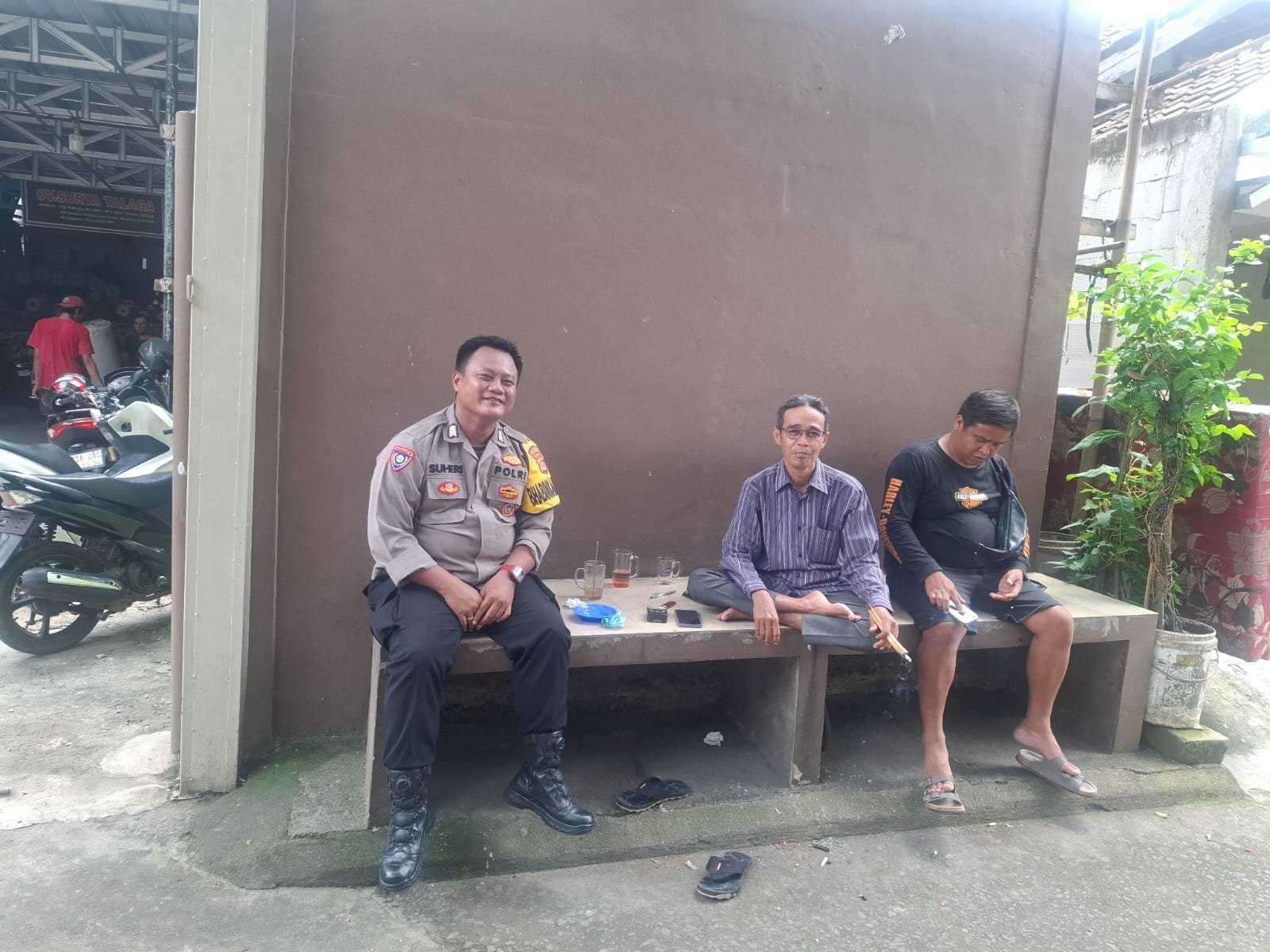 Bripka Suheri Wijaya Sambang Warga Talaga Cikupa Bripka Suheri Wijaya Sambang Warga Talaga Cikupa