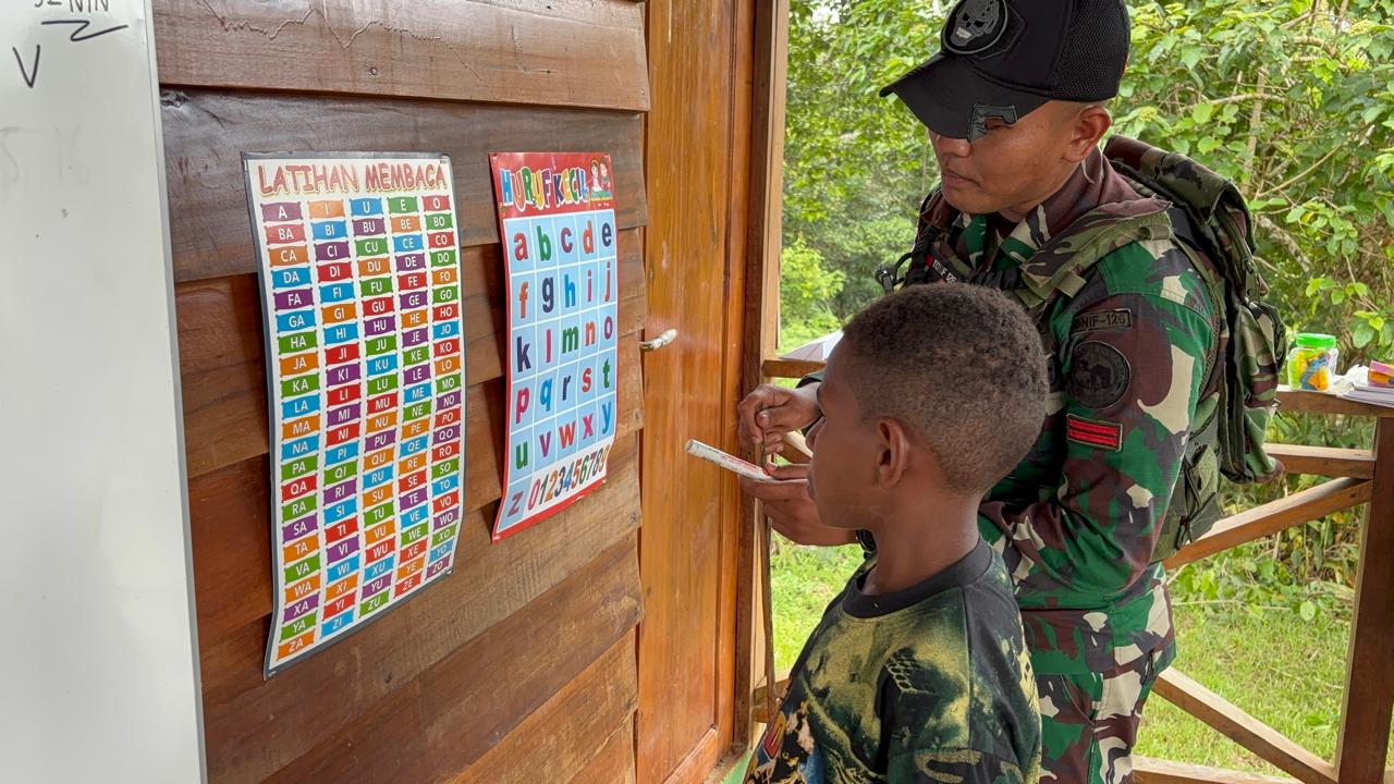 Implementasi Program Calistung oleh TNI Untuk Mendukung Pembangunan SDM di Kampung Kombut