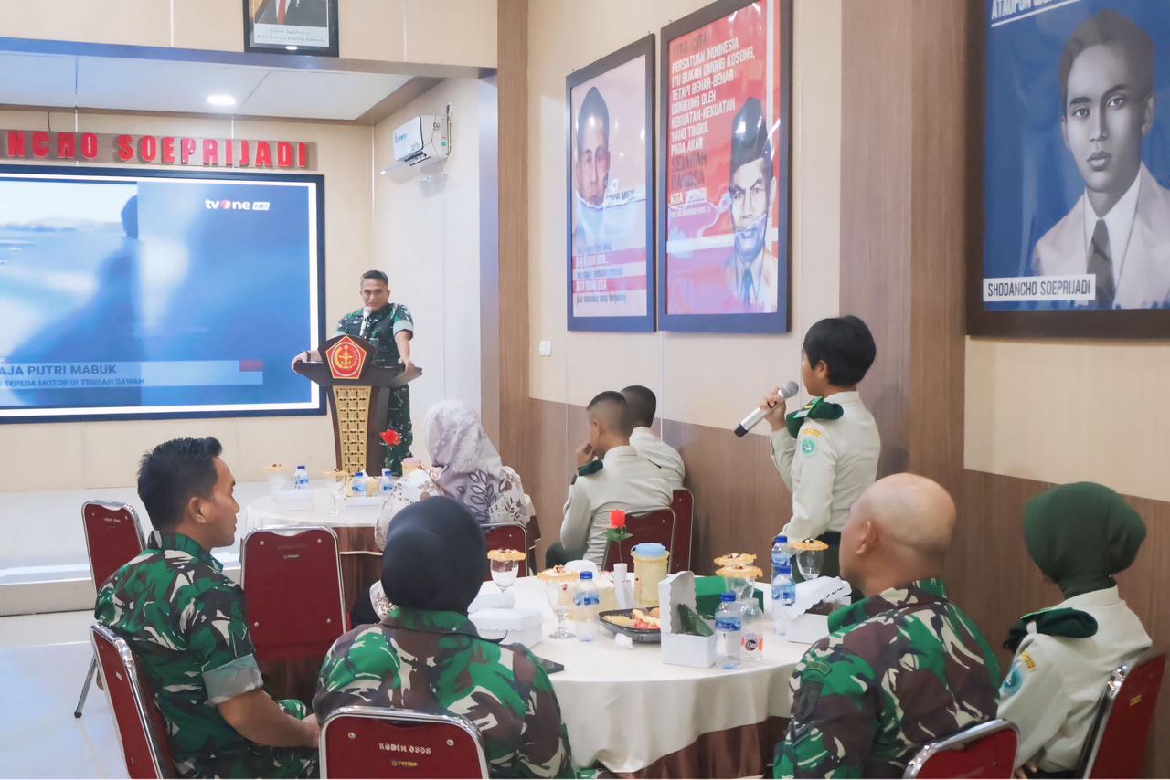Dandim 0808 Blitar Beri Motivasi Kepemimpinan kepada Siswa SMA Negeri 5 Taruna Brawijaya Dandim 0808 Blitar Beri Motivasi Kepemimpinan kepada Siswa SMA Negeri 5 Taruna Brawijaya