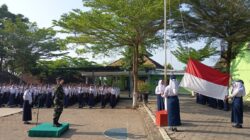 Jadi Irup Upacara Senin Di SMPN 01 Binangun, Danramil Yakini Pentingnya Menanamkan Nilai Disiplin Pada Siswa