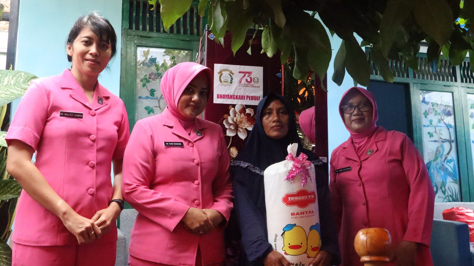 Polres Rembang Serahkan Rumah Hasil Bedah Rumah Polri dan Bansos kepada Warga Kragan