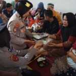 Polwan Polresta Sidoarjo Beri Pendampingan Keluarga Korban di Ponpes Al Khoziny*