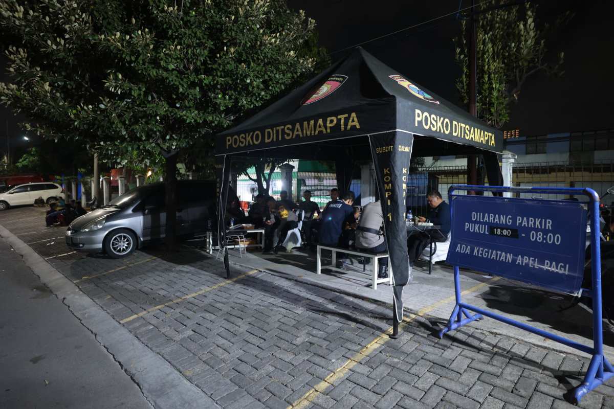 Polda Jatim Siapkan Posko Crisis Center di RS Bhayangkara Surabaya Untuk Keluarga Korban Robohnya Bangunan Ponpes Al - Khoziny*