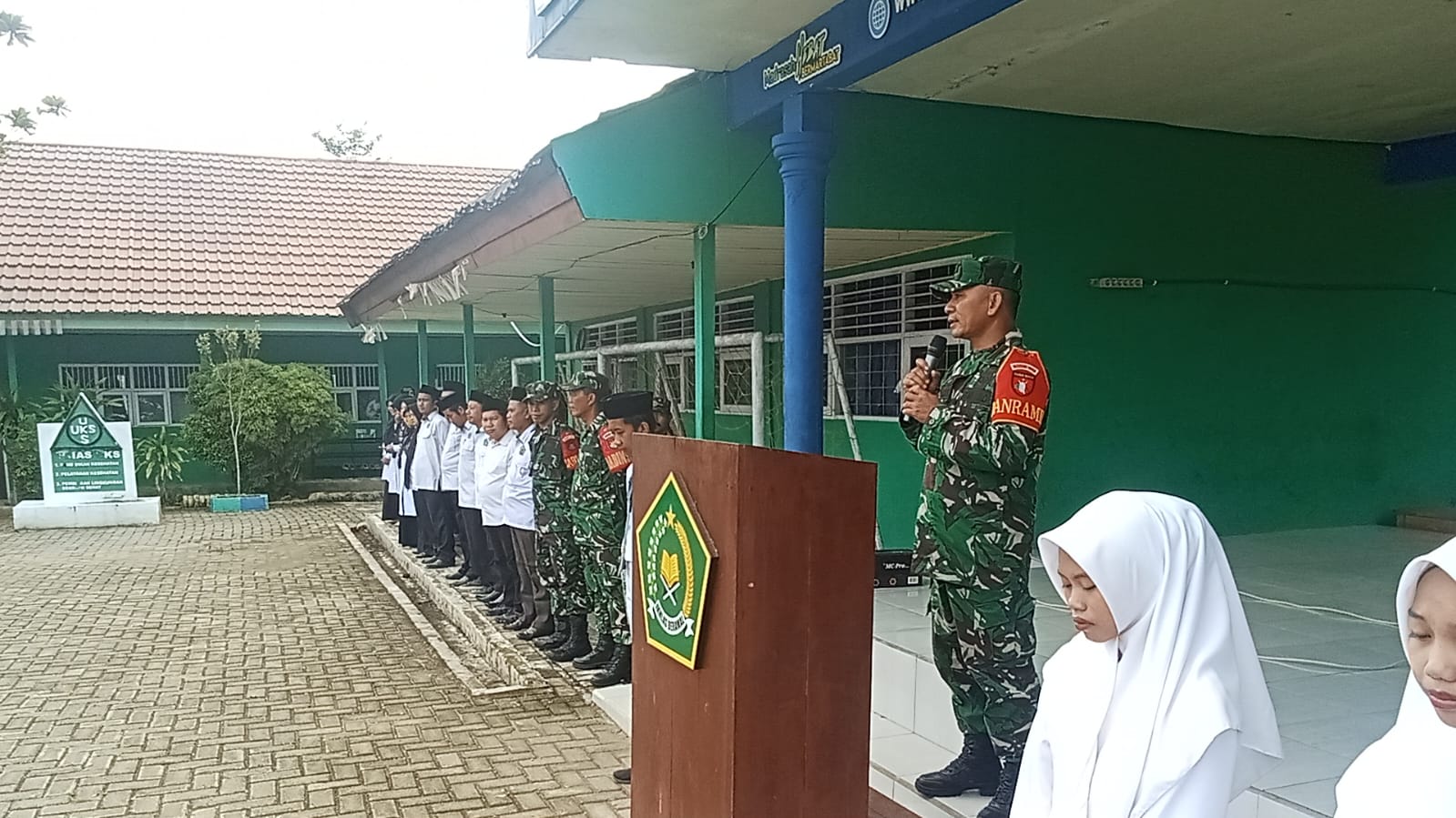 Plh. Danramil 1002-01/Batang Alai Selatan Jadi Pembina Upacara di MAN 3 HST Plh. Danramil 1002-01/Batang Alai Selatan Jadi Pembina Upacara di MAN 3 HST