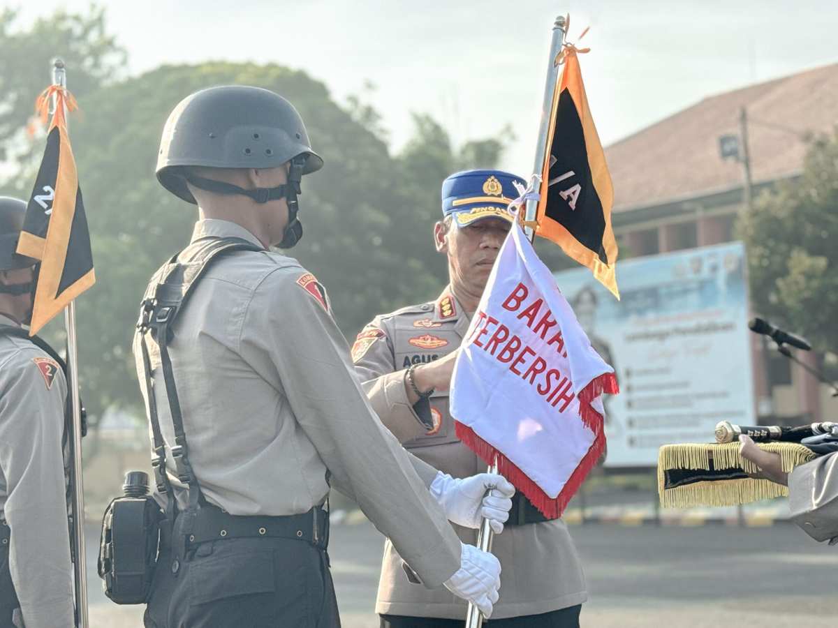 Jumbai Kebersihan Barak Upaya SPN Polda Jatim Tanamkan Disiplin dan Tanggung Jawab Siswa Diktuba Polri* Jumbai Kebersihan Barak Upaya SPN Polda Jatim Tanamkan Disiplin dan Tanggung Jawab Siswa Diktuba Polri*