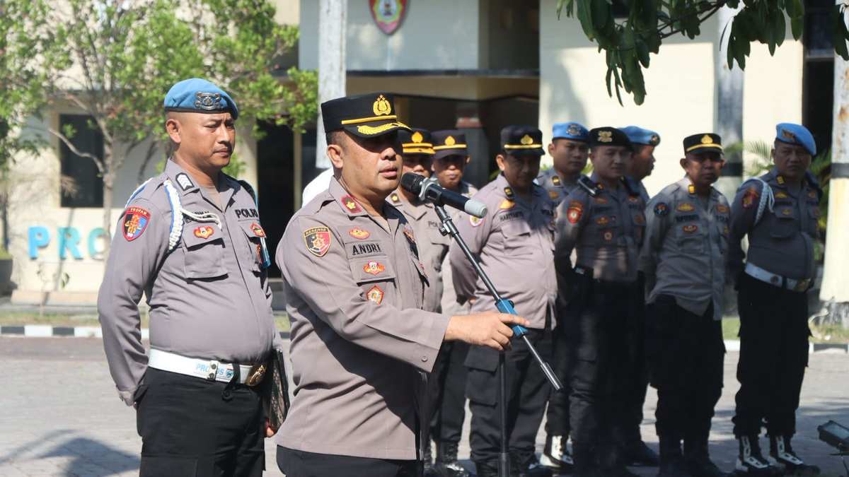 Bidpropam Polda Jatim Gelar Mitigasi Pelanggaran di Polres Nganjuk, Kapolres Tekankan Disiplin dan Keteladanan Personel Bidpropam Polda Jatim Gelar Mitigasi Pelanggaran di Polres Nganjuk, Kapolres Tekankan Disiplin dan Keteladanan Personel