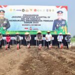 Kapolda Jatim Pimpin Penanaman Jagung Serentak Kwartal IV di Mojokerto Pakai Benih Eco Bhayangkara*