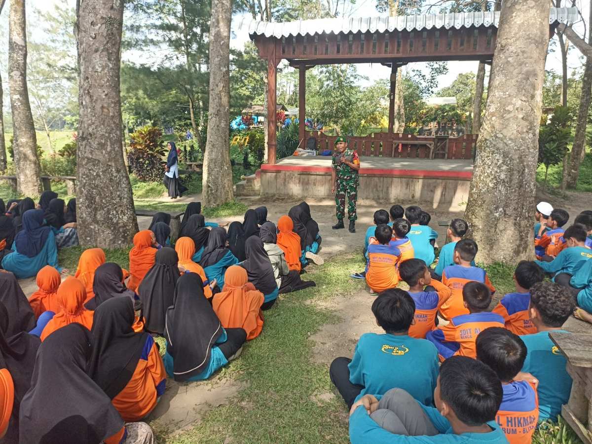 Serunya Bati Komsos Koramil Garum Dalam Materi Bela Negara Perkemahan SDIT Al Hikmah Blitar