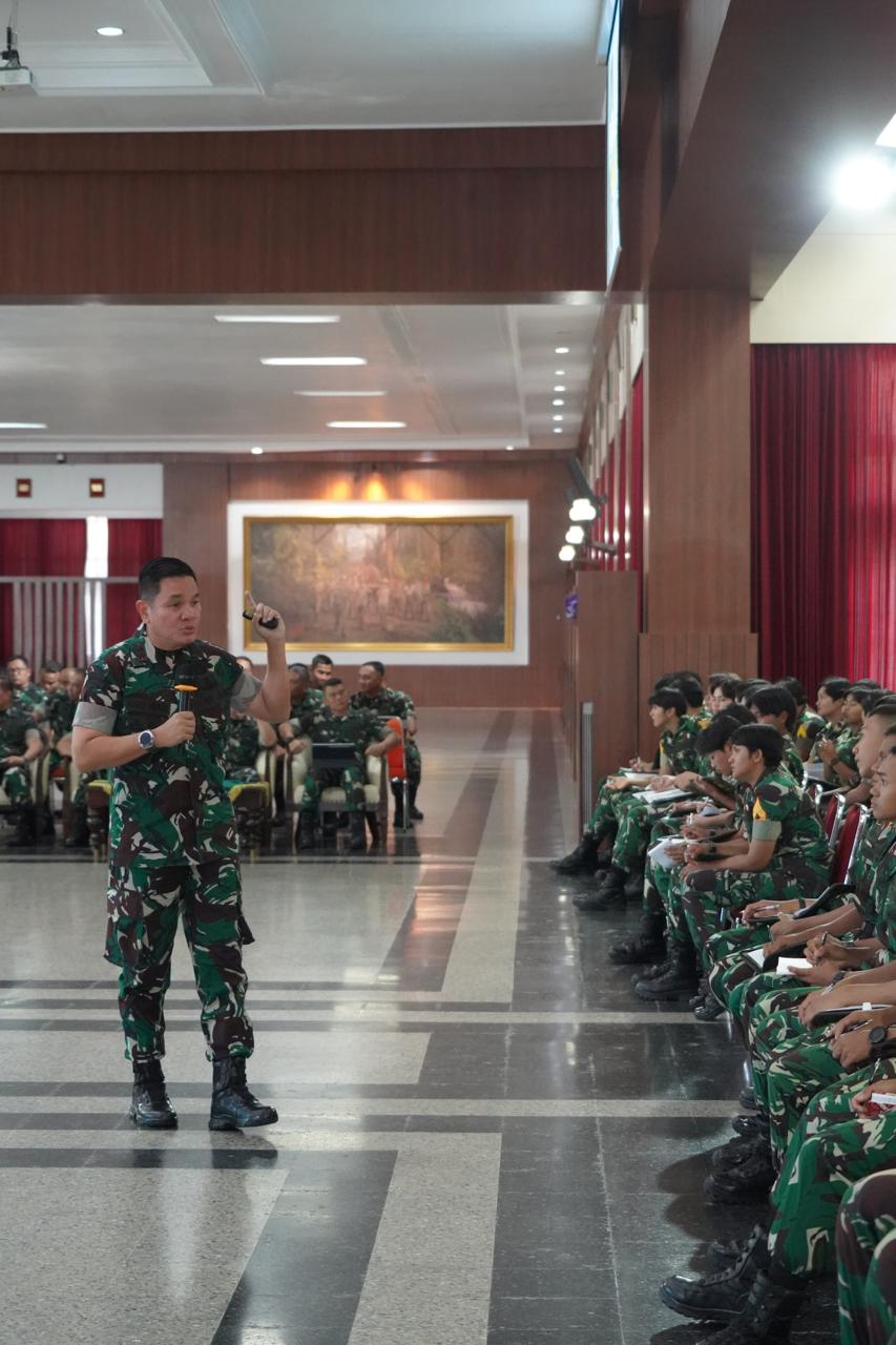 Gubernur Akademi Militer Beri Pengarahan tentang Astagatra kepada Taruna Tingkat II dan III