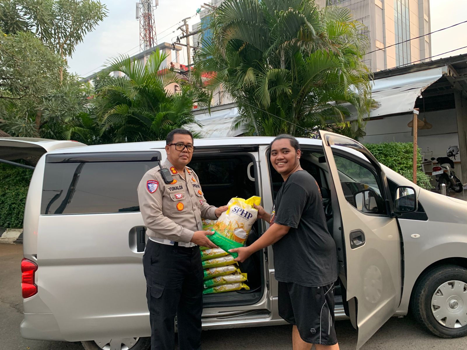 Polri Hadir Dekat dengan Masyarakat, Satlantas Polrestabes Semarang Gelar Gerakan Pangan Murah*