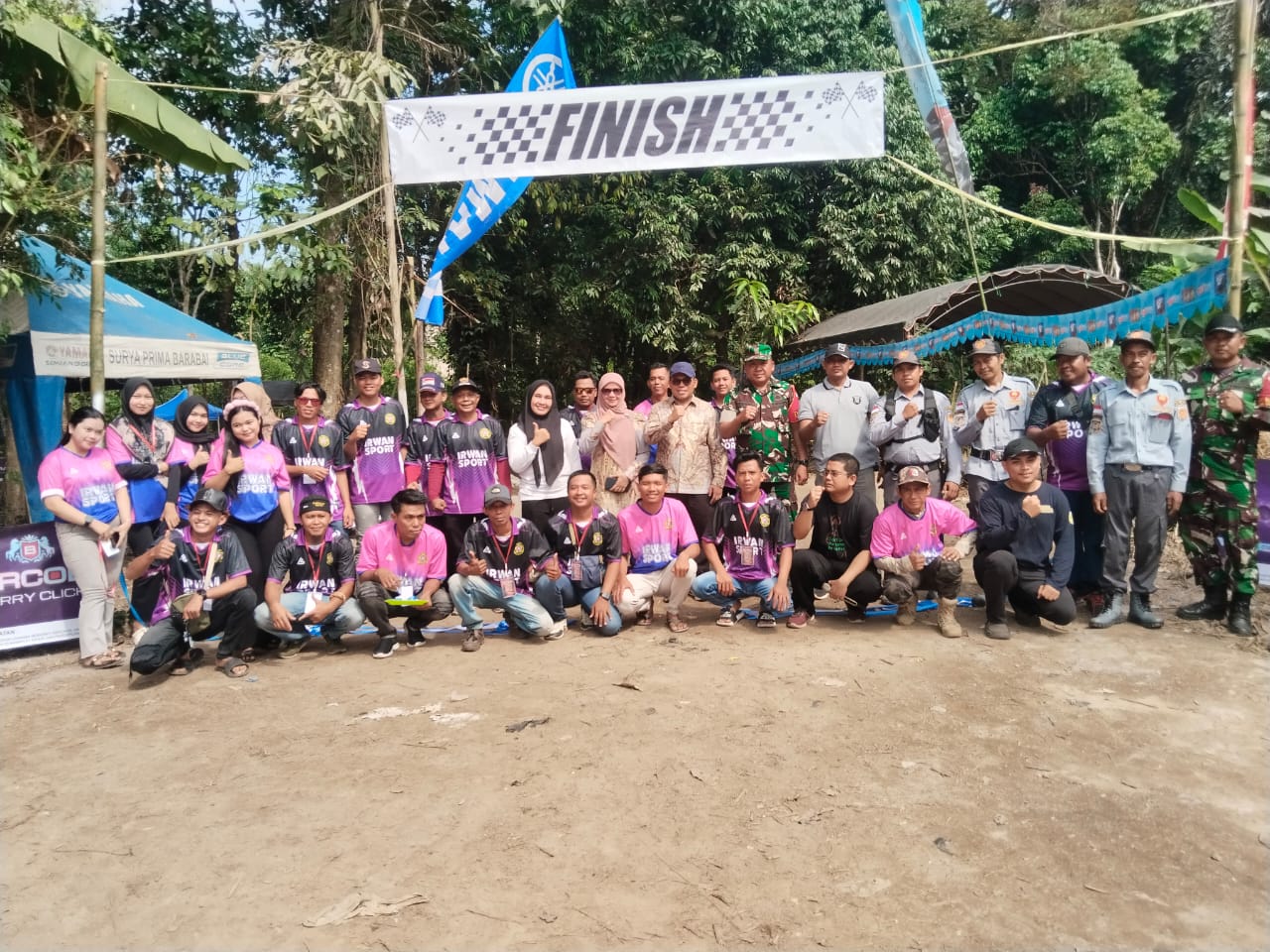 TNI Bersama Masyarakat Sukseskan Kejuaraan Mini Cross di Murung Taal