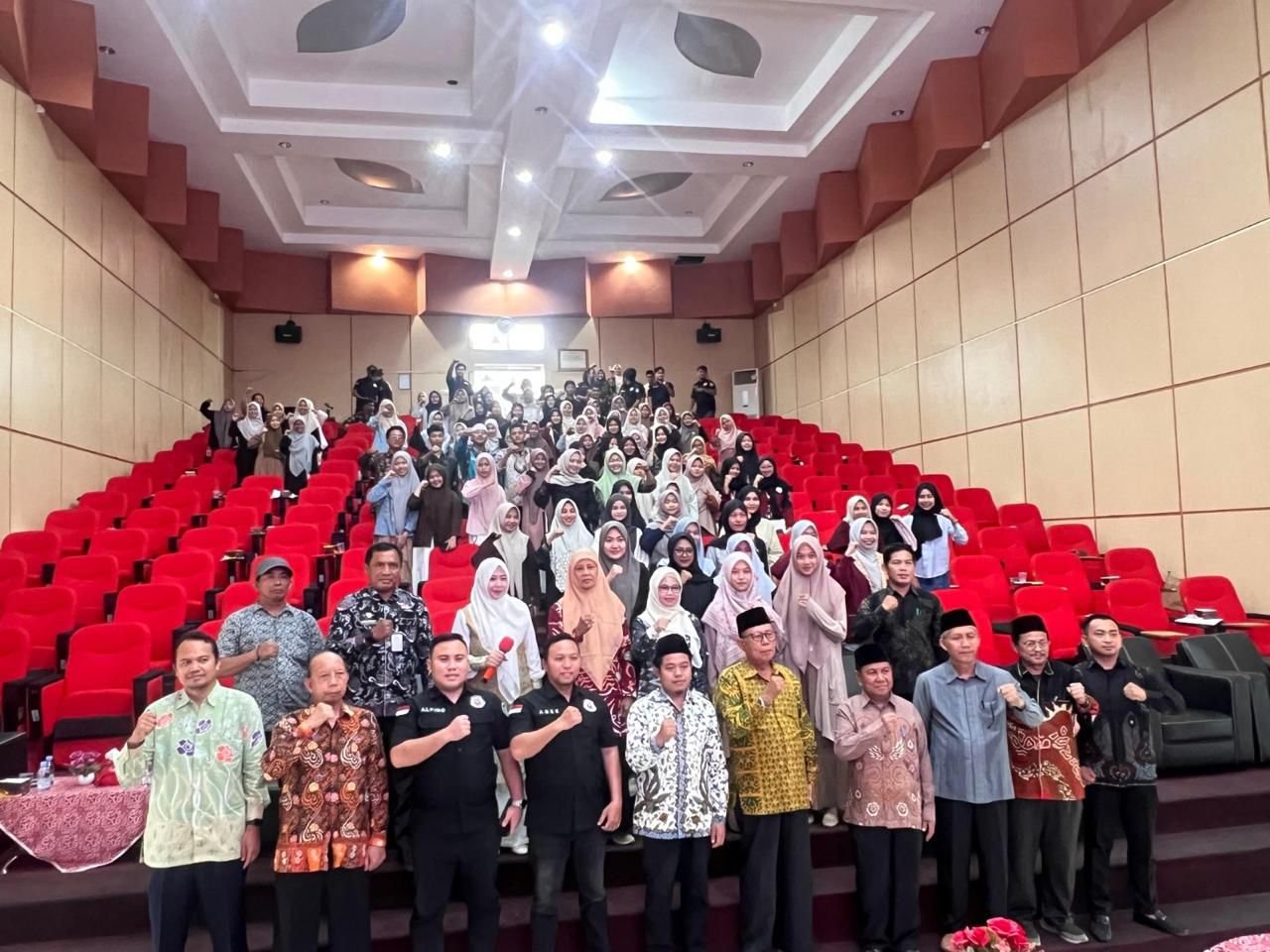 Densus 88 AT Polri Gelar Seminar Nasional Kolaboratif Agama dan Radikalisme* Densus 88 AT Polri Gelar Seminar Nasional Kolaboratif Agama dan Radikalisme*
