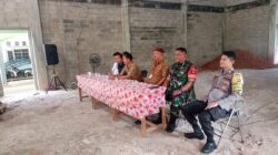 Kebersamaan Babinsa, Bhabinkamtibmas, dan Warga Juai dalam Menyusun Rencana Pembangunan Desa