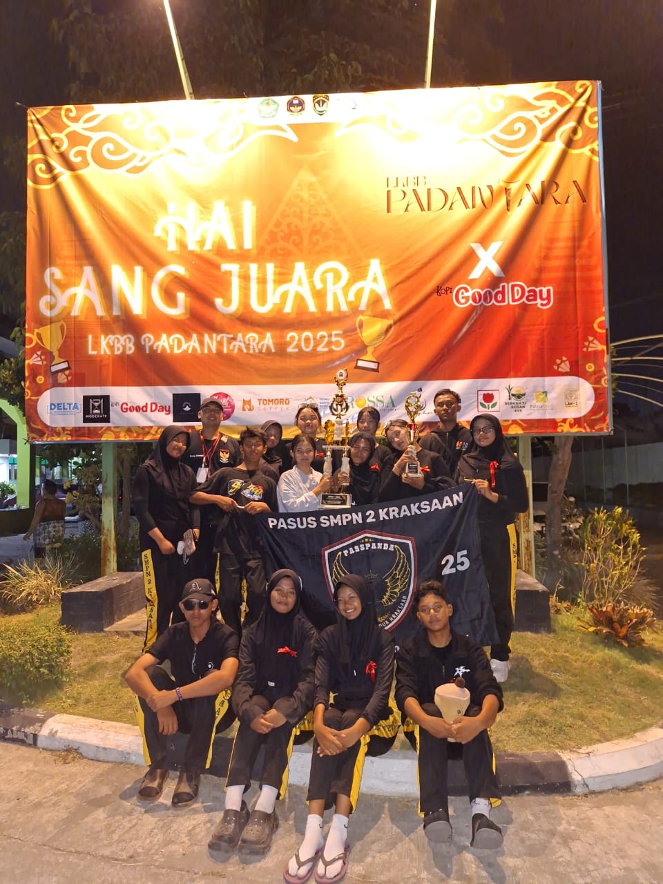 Semangat Juang dan Kekompakan Antar Siswa Antar SMPN 2 Kraksaan Raih Juara LKBB se-Jawa Semangat Juang dan Kekompakan Antar Siswa Antar SMPN 2 Kraksaan Raih Juara LKBB se-Jawa