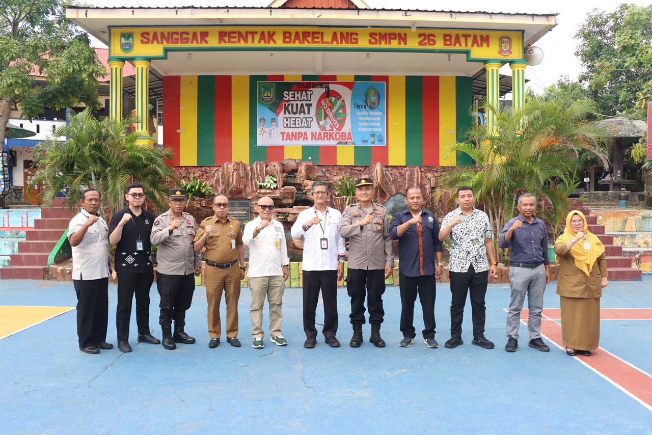 POLDA KEPRI DUKUNG LAUNCHING PROGRAM P4GN DI SMPN 26 BATAM: CEGAH BAHAYA NARKOBA DI KALANGAN PELAJAR*
