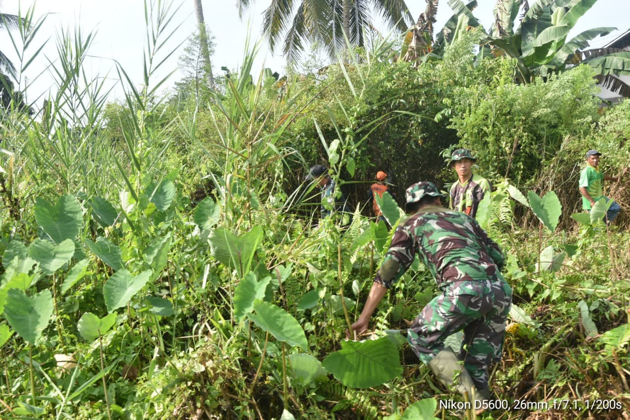Kodim 1002/HST Dukung Pembangunan Koperasi Merah Putih Desa Melalui Kegiatan Gotong Royong