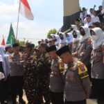 Aksi Santri di Probolinggo Berjalan Tertib, Kapolres Apresiasi Sikap Dewasa Peserta